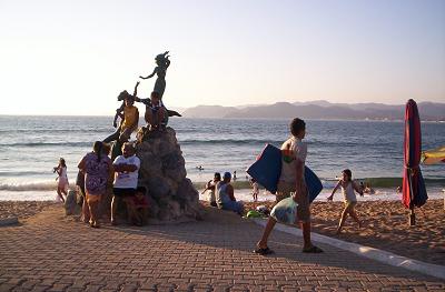 Barra de Navidad statue - tribute to the Costalegre