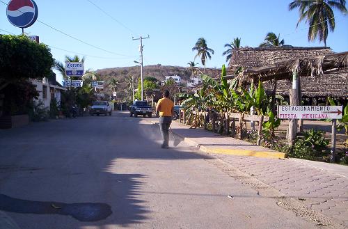 Teanacatita village street screne